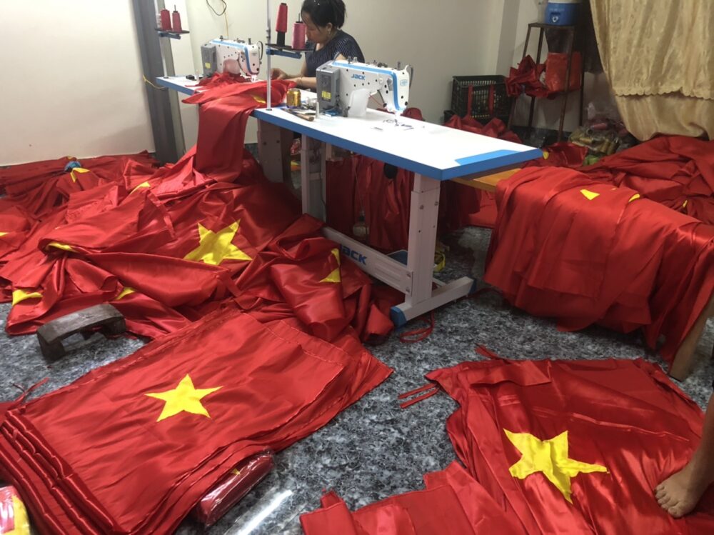 Bán Cờ Tổ Quốc Tại Hà Nội 2 bán buôn cờ tổ quốc