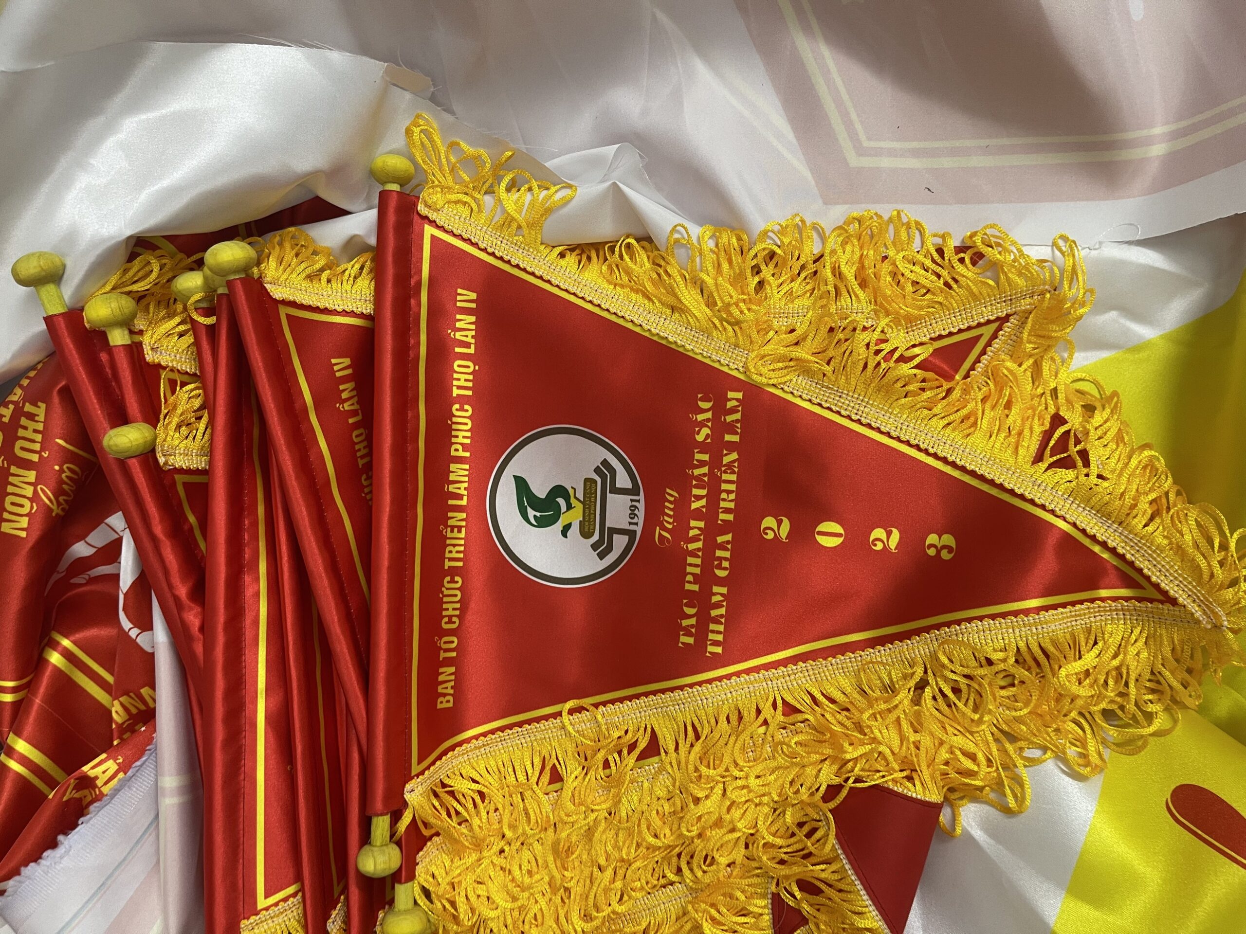 In Cờ Lưu Niệm Bóng Đá - Xưởng May Cờ Hà Nội 0961.92.1111 5 z5449089574168 e54376c39fde6b662fd4dd4559d3e39a scaled