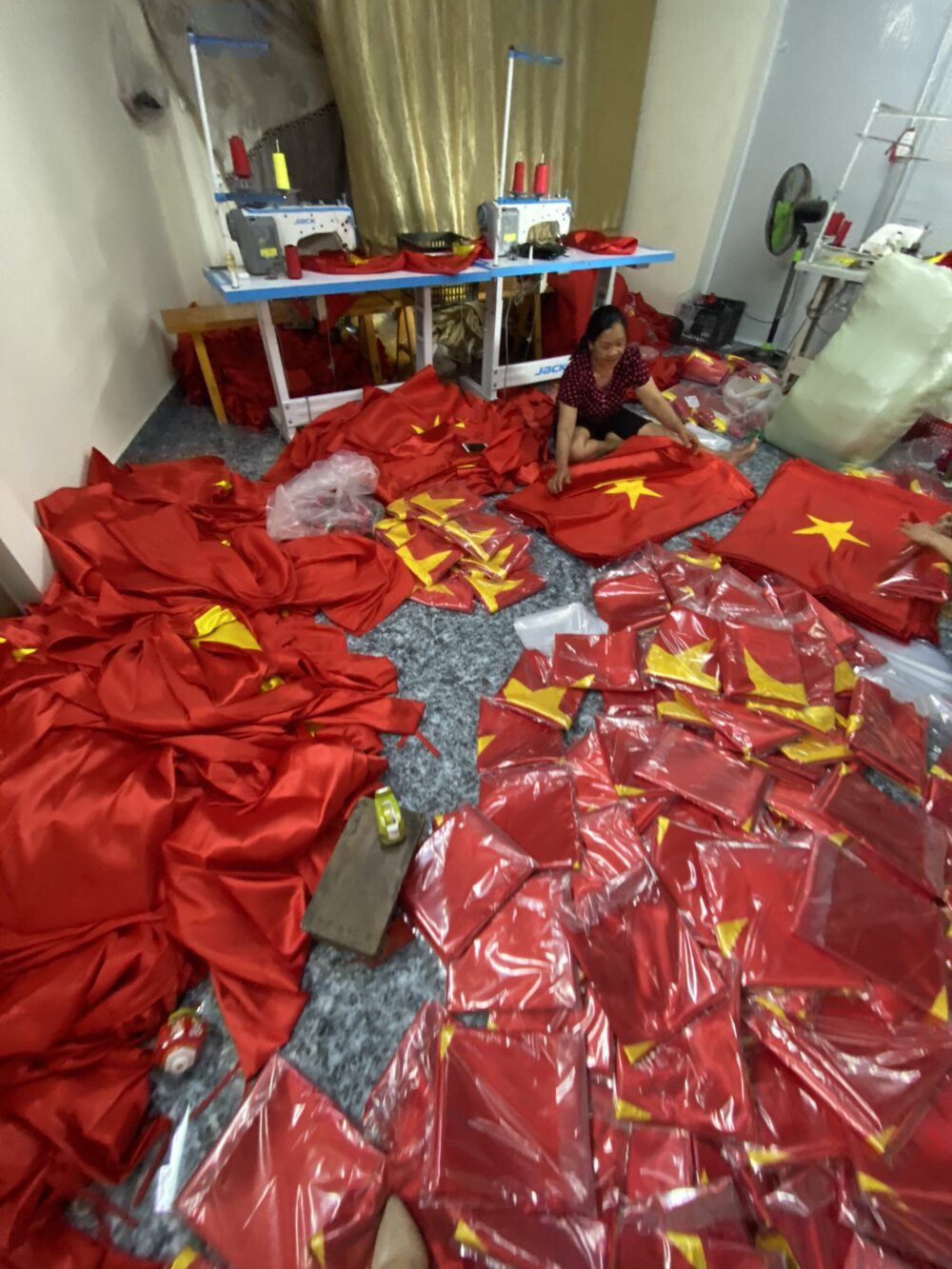 Bán Buôn Cờ Tổ Quốc 1 Hà Nội là xưởng may cờ lớn nhất Việt nam