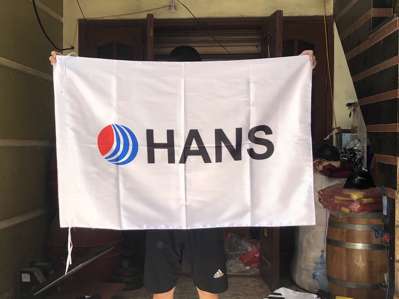 In cờ công ty theo yêu cầu 2 cờ công ty