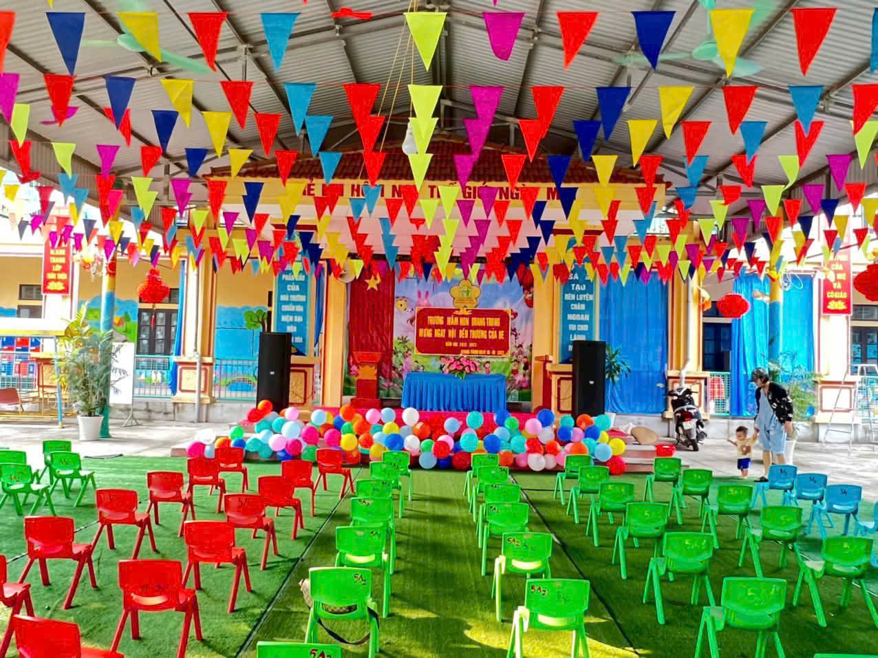 cờ dây treo tam giác