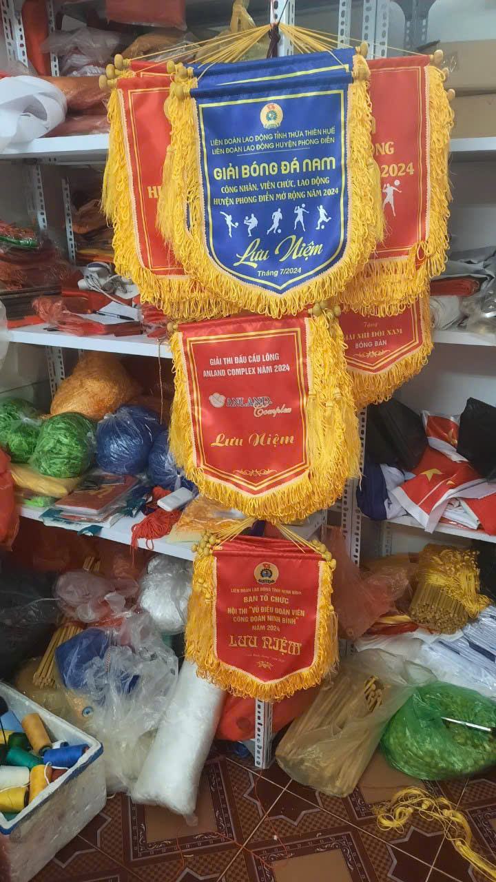 in cờ bóng đá tua rua