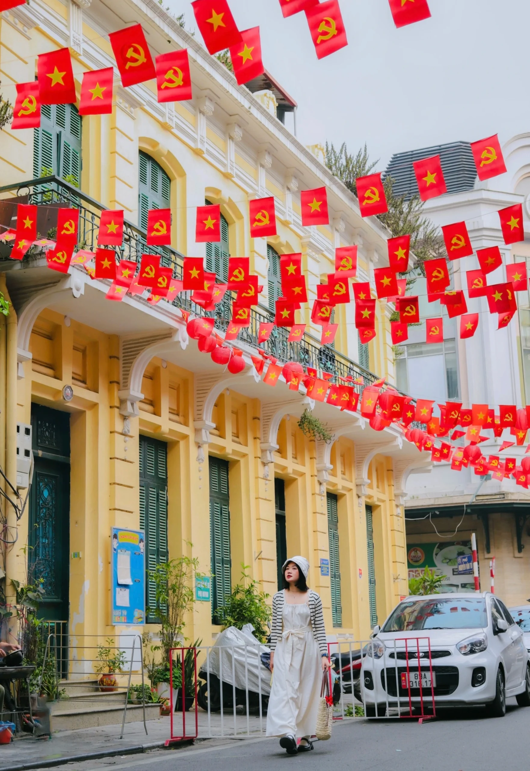 TOP địa điểm check-in với cờ đỏ sao vàng Hà Nội