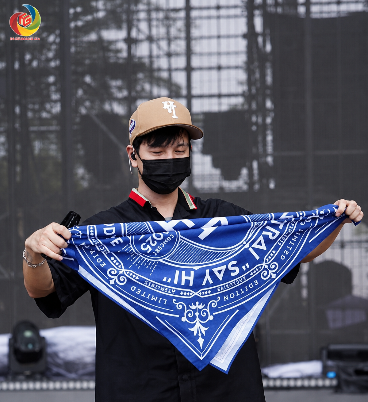Bandana Anh Trai Say Hi