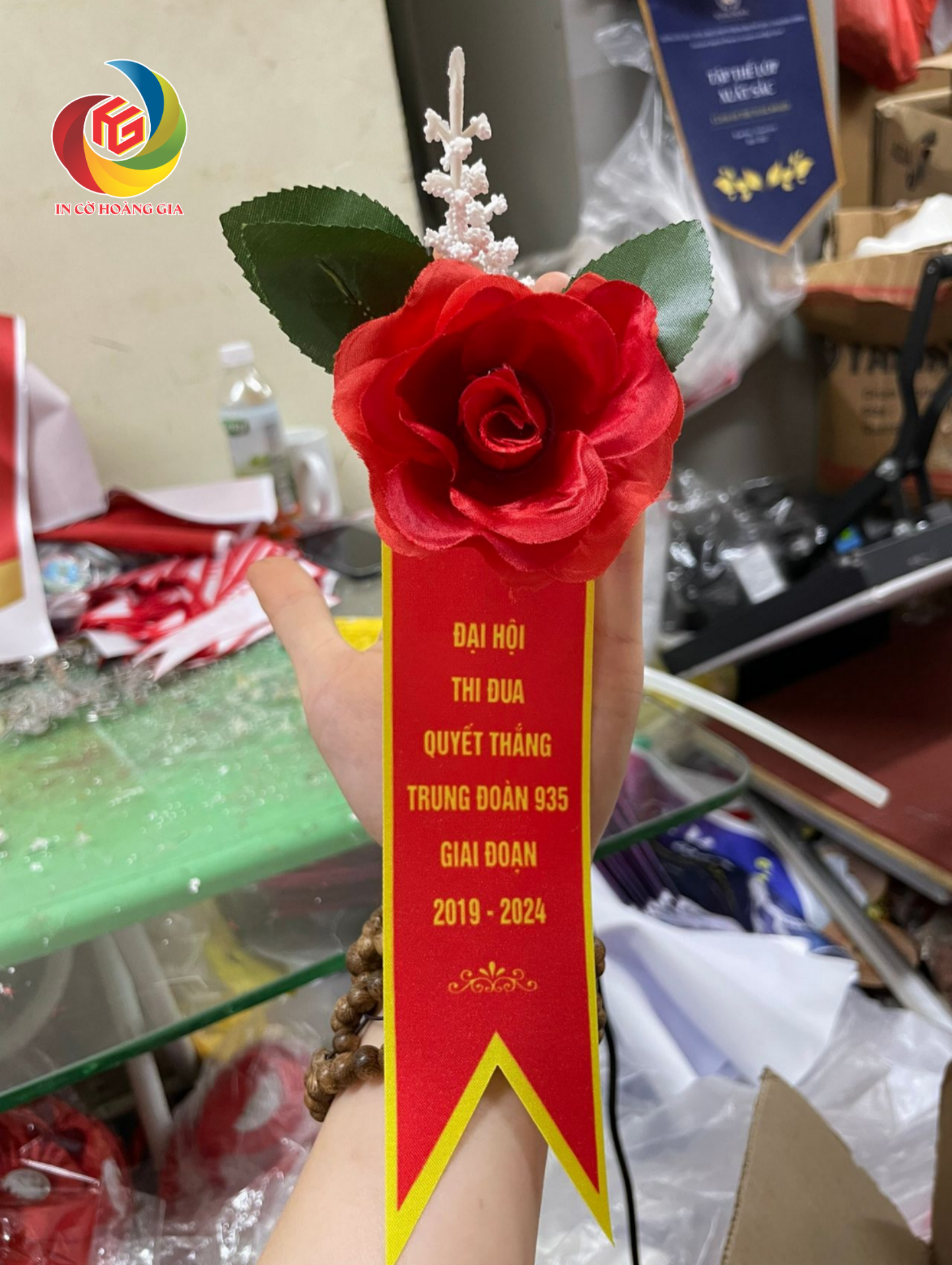 Tiêu chí chọn hoa cài áo đại biểu 3 Hoa cài áo